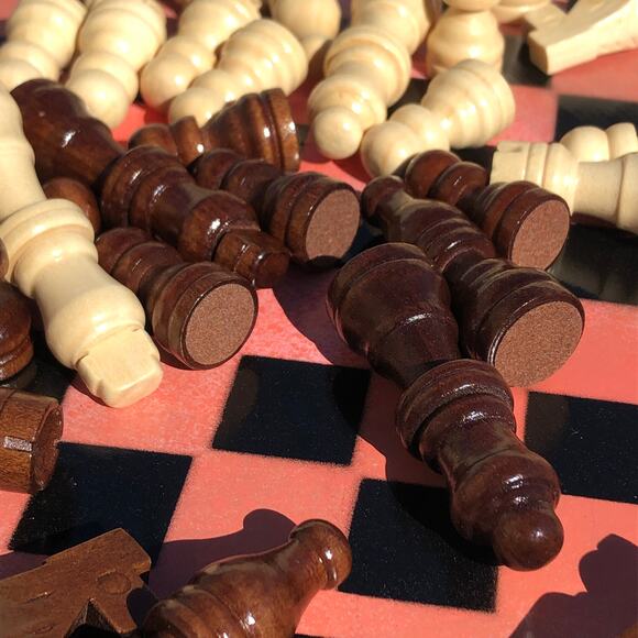 Vinyl Chess Set - Ultra Red Pink - Picture 9 of 9